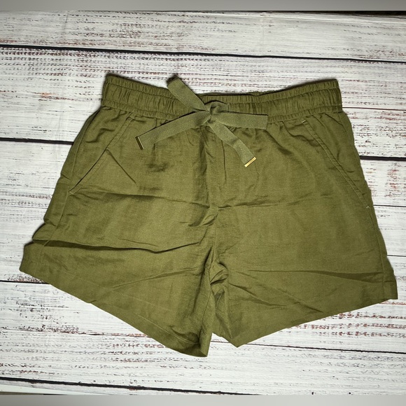 LOFT Pants - NWOT LOFT Linen blend Army Green drawstring shorts. Size XS.